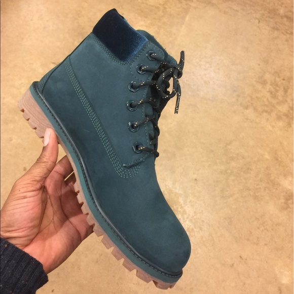 NEW TIMBERLAND JUNIOR 6" PREMIUM WATERPROOF BOOTS - Picture 2 of 7